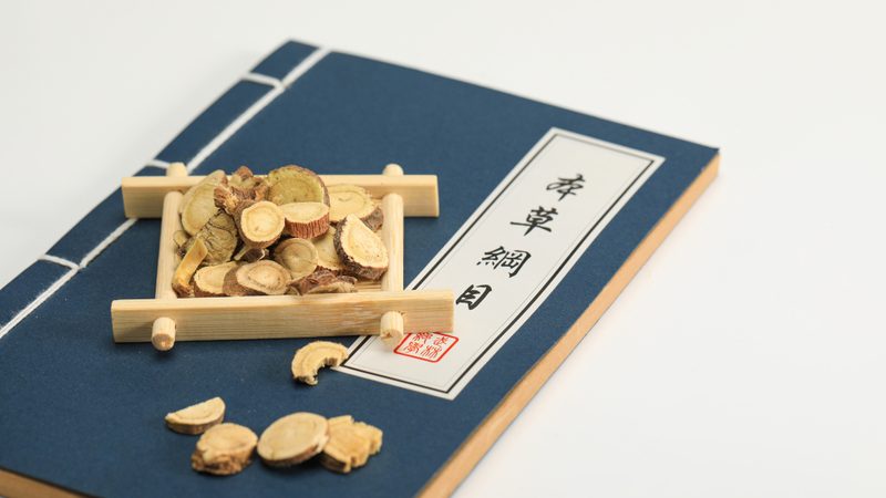 手法按摩是产后乳腺疏通的主要方法之一。具体步骤如下：